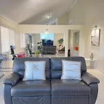 Holiday home Steps From Sunnybank Hills Shopping Spacious