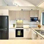Holiday home Steps From Sunnybank Hills Shopping Spacious Brisbane