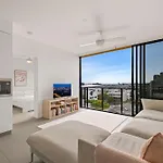 Sunny 2-Bed In Valley With Premium Amenities