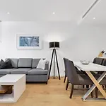 Fortitude Valley 1Brm With Skyline Views