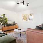 New Farm Sophisticated Retro - 3Bed-1Bath-1Car-Views
