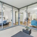 Modern Luxe Urban Comfort In Central Green Heart