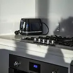 Four Bedroom In Cbd Apartment *
