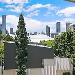 Saphira Edge - Art Deco Elegance In Brisbane\'S Heart