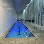 Modern Cbd 2 Bedroom Apartment With Free Parking