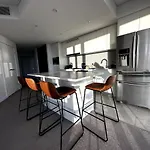 Four Bedroom In Cbd Apartment