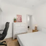 Spacious 2-Bed With Private Rooftop & Bbq Access