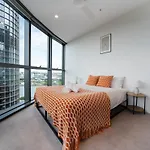 Stylish 2B1B In Qw Brand New & Step To Casino