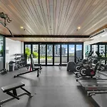 Modern 2br With River View & Free Parking!