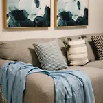 Modern Luxe Urban Comfort In Central Green Heart