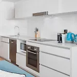 Spacious 2-Bed Unit With Balcony Next To The Gabba