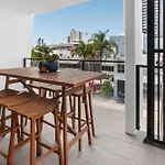 Spacious 2-Bed Unit With Balcony Next To The Gabba