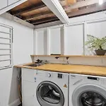 Tranquil 2-Bed Family Home With Deck Among Trees