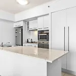 Apartment 1-bed Centre With Pool, Bbq & Gym *
