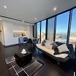 Stylish 1-Bed With Pool, Gym & Free Parking