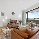 Gorgeous 3-bed With Views Apartment