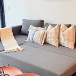 Southbank Apt King And Sofa Bed With Free Parking