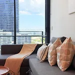 Southbank Apt King And Sofa Bed With Free Parking