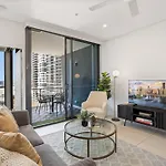 Riverside 2-bed By Brisbane's Landmarks With Pool *