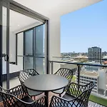 Riverside 2-Bed By Brisbane\'S Landmarks With Pool