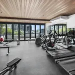 Riverside 2-bed By Brisbane's Landmarks With Pool *