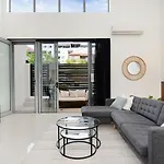 Huge Family Townhouse 3 Bathrooms 5Km To City