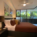 Urban Retreat - Shared With Queen Bed And Private Ensuite *