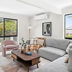 Modern Family Escape In Rochedale Pool And Comfort Holiday home