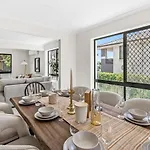 Modern Family Escape In Rochedale Pool And Comfort