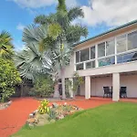 Wynnum Coastal Cottage