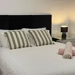 Sunnybank Station 5B Family Stay