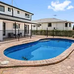 Holiday home Modern Family Escape In Rochedale Pool And Comfort