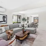 Holiday home Modern Family Escape In Rochedale Pool And Comfort *