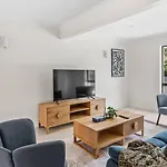Modern Family Escape In Rochedale Pool And Comfort
