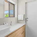 Holiday home Modern Family Escape In Rochedale Pool And Comfort *