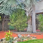 Wynnum Coastal Cottage