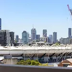 Lux1Br Near Stadium, Parking & Balcony