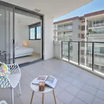 Riverside Modern Living 2B2B Apt With Parking