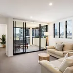 Lux1Br Near Stadium, Parking & Balcony