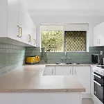 Spacious 2-Bed Apartment Near City Centre