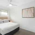 Spacious 2-Bed Apartment Near City Centre