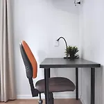 Centre Comfort, Style And Convenience *