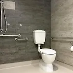 Centre Comfort, Style And Convenience *