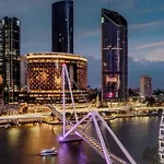Queen\'S Wharf Apartments