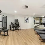 Queen\'S Wharf Apartments
