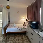 Mains Rd 超大4人带厨房卫浴办公 M1