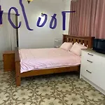 Mains Rd 超大4人带厨房卫浴办公 M1