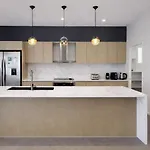 Modern 4Br 3Bath Duplex Near Train Station Stylish Comfortable