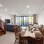 Modern 4Br 3Bath Duplex Near Train Station Stylish Comfortable