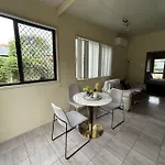 Holiday home Cozy 1br Flat In Sunnybank Solo And Couple Travelers *